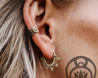 Ear Cuff Marja // Gold ear cuff accessory hippie boho fairy elf grunge pattern mandala