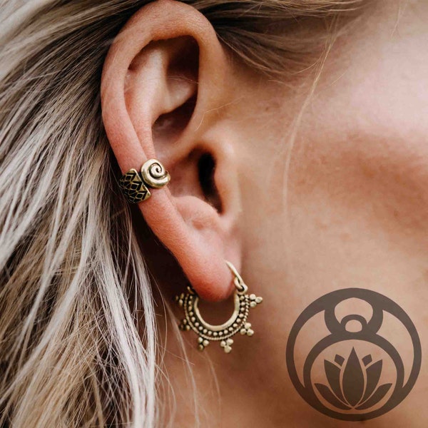 Ear Cuff Marja // Or ear cuff accessoire hippie boho fée elfe grunge motif mandala