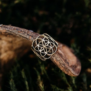 Large Gold Flower of Life Ear Cuff // Flower of life, pattern, mandala, geometric, hippie, boho, bohemian, alternative, without pierced ears