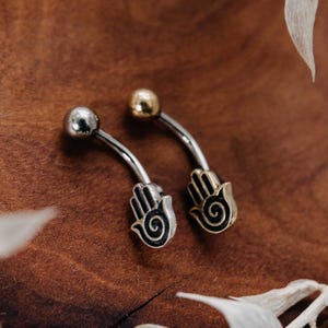 Bauchnabelpiercing Hand der Fatima Gold und Silber // Bermuda Hippie Shiva Zeichen Indisch Hindu Shakti Bedeutung Symbol Bohemian Boho