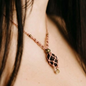 Amuleto de cacao // Grano de cacao, grano encapsulado, macramé, hecho a mano, espiritual, bohemio, ceremonia, cacao crudo