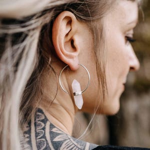 Ohrringe Luce Silber Rosenquarz // Steinschmuck, Kristallschmuck, Kreolen, Boho, Hippie