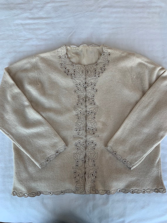 Vintage 1950's Beige Cardigan Sweater - size 8 or… - image 2