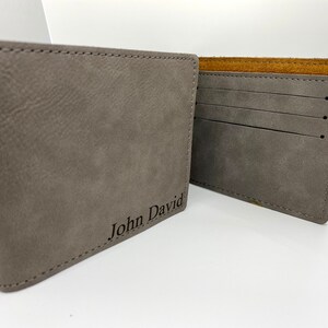 Monedero delgado personalizado Bi-Fold hombres, hombres láser grabado cartera, padrinos regalo, billetera monograma, regalo para los hombres