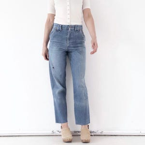80s Vintage Levis Jeans W27 L30 White Tab Faded Mid Blue Denim Mom Fit Made in Belgium 1980