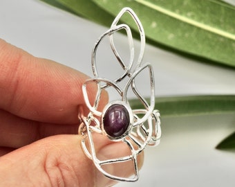 Anello con ramo e stella di rubino, gioielli in argento botanico per amanti della natura, anello con stella di rubino e foglia lunga, anello in cristallo artigianale organico e boho