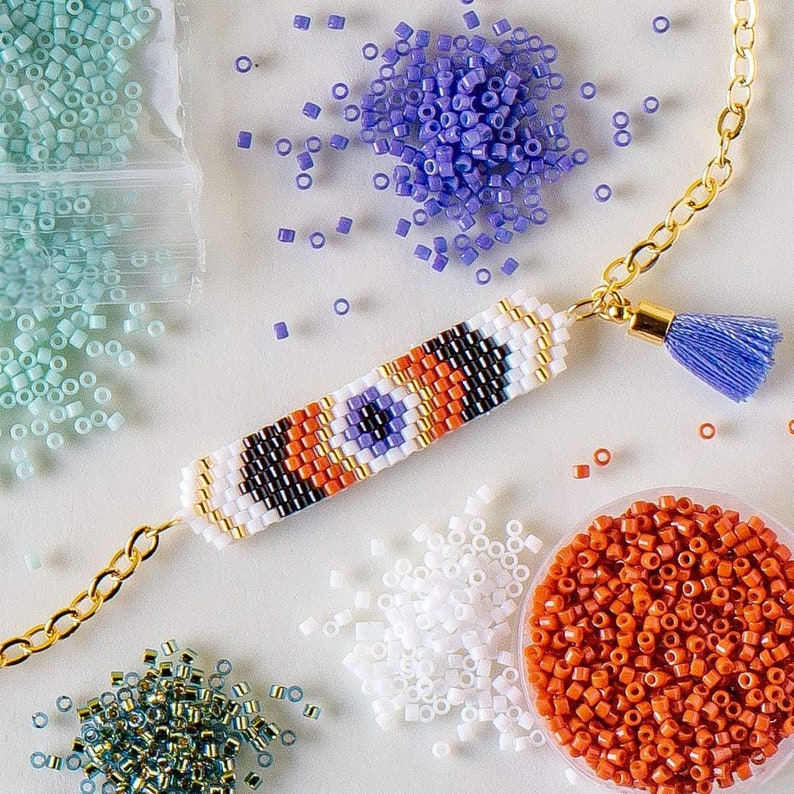 beads and beads are arranged on a table
