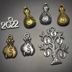 Ciondolo 2022 MONEY, Ricchezza, Abbondanza, Affari, MANIFESTAZIONE, Albero dei soldi/Sacco dei soldi. Lega di zinco. Argento anticato, oro, bronzo.