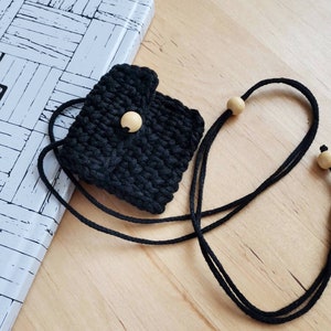 Collana talismano in cotone, amuleto protettivo, borsa per medicine all'uncinetto, piccola custodia per gioielli, ciondolo per mini borsa, porta cristalli, astuccio per gioielli