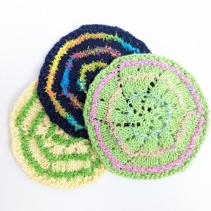 Handknit Circle Shell Scrubbie Dishcloth: Small Kitchen Washcloth
