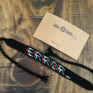 Fehler Wort Freundschaft Armband gewebt, schrulligen Geschenke für sie / ihn, maßgeschneiderte Schmuck, Nachricht Armband, personalisierte Schmuck für ihn