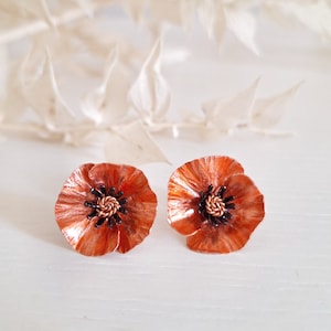 Poppy lobe earrings