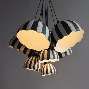 Skulpturaler Kronleuchter aus Pappmaché GRONO SMUZHKA (9 Shades) - Große Statement-Pendelleuchte für Esszimmer - Bemalung nach Wunsch