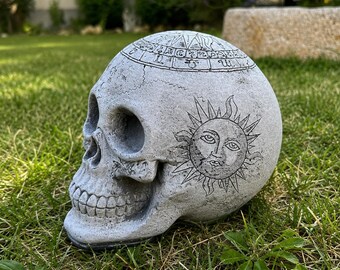 Hemels schedelbeeldje | Zodiac Zon Maan Gesneden Hars Decoratie (20x15x15cm)