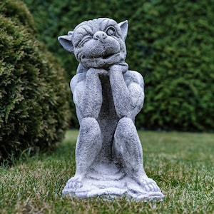 Gargoyle Banksy - mysterieus en beschermend - handgemaakt betonnen tuinbeeld