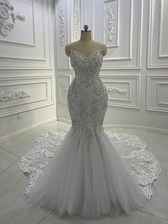Classic Ball Gown Strapless Corset Back Organza Crystal Wedding Dress Long  Train