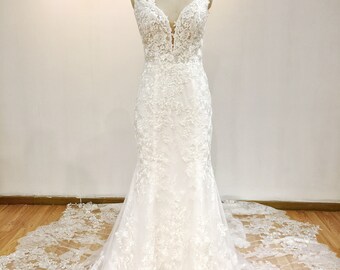 Custom-made luxury lace embroidery sleeveless with Deep V sheath mermaid wedding dress with heart shape train