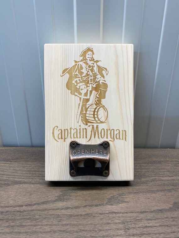 Wooden bottle opener (Captain Morgan)