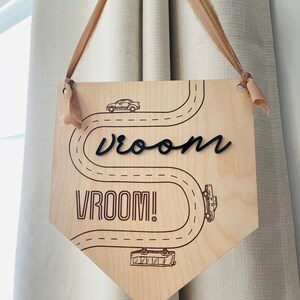 Kinderzimmer Vroom Vroom Schild | Spielzimmer Schild | Kinderzimmer Schild | Kinderzimmer Schild | Lasergraviertes Zeichen | Hängeschild | Kinder Dekor