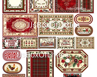 Könnte beinhalten: Eine Sammlung von Miniatur-Weihnachtsteppichen und -matten. Designs umfassen florale Muster, Karomuster und Feiertagsphrasen wie "Merry Christmas" und "Candy Cane Lane". Farben sind Rot, Grün und Creme.