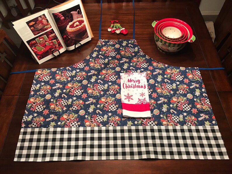 Buffalo Plaid Baking Cooking Apron Christmas Holiday Cooking Apron Adult Cooking Apron with Attached Hand Towel Women\u2019s Cooking Apron,
