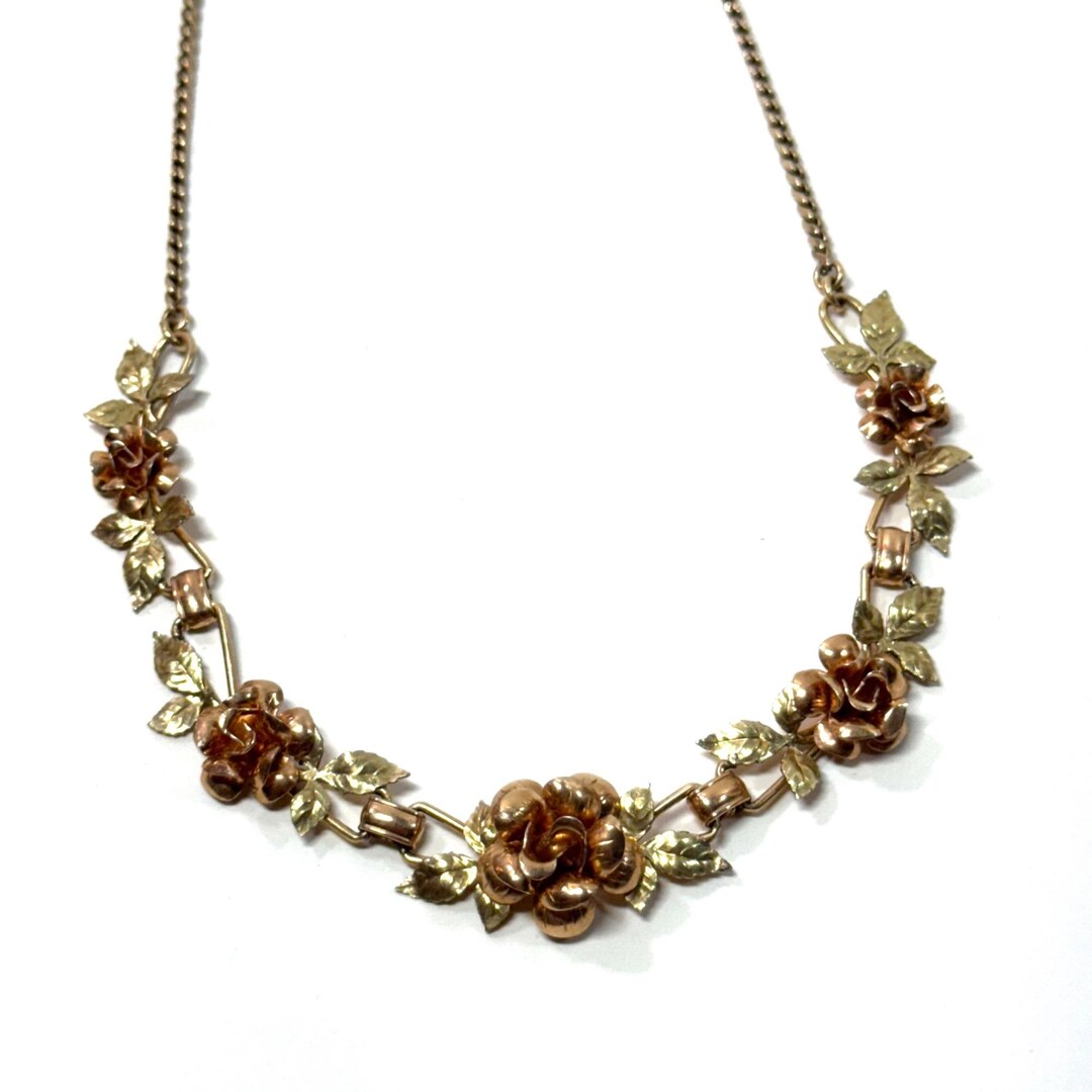 Vintage flower necklace 🌺