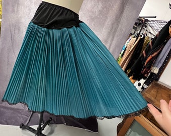 stiff underskirt