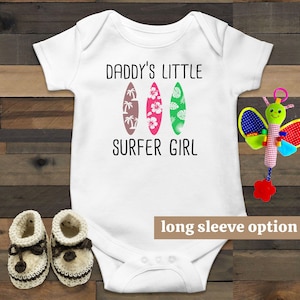 Papas kleines Surfer-Mädchen, Surf-Baby-Body, lustige Babykleidung, süßes Baby-Outfit, Strand-Babykleidung, zukünftige Surfer, Babymitteilung