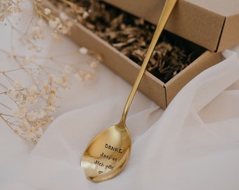 Goldfarbener Suppenlöffel mit handgestempeltem Text Danke, dass es dich gibt Personalisiertes nach Maß Besteck Unikat Geschenk Überraschungsgeschenk für sie