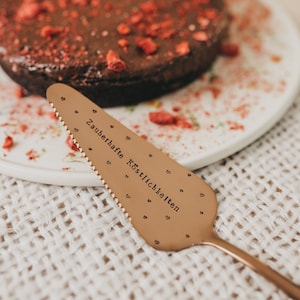 Zauberhafte Köstlichkeiten Spersonalizowany serwer do ciasta z ręcznie stemplowanym tekstem prezent dla miłośnika pieczenia Baker Łopatka do deserów Łopatka z stemplem