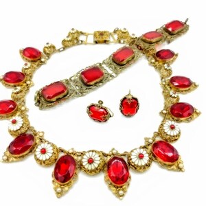 Antik exceptionell NEIGER BROTHERS halsband från 1900-talet, ovalt halsband med röda fasetterade tjeckiska glasstenar och emalj, antikt tjeckiskt halsband,