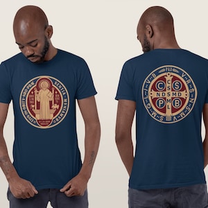 La Medalla de San Benito Camiseta Católica unisex de manga corta