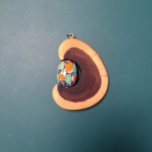 Handmade Lampwork Bead integrated in wooden trailer