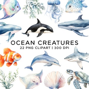 Op de afbeelding: Een set van 22 aquarel illustraties van zeedieren, waaronder een walvis, een haai, een dolfijn, een kwal, een schildpad, een rog, een vis en een schelp. De illustraties zijn in een lichtblauwe, roze en groene kleurenpalet. De tekst "Ocean Creatures 22 PNG Clipart | 300 DPI" is opgenomen in de afbeelding.