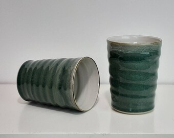 Handmade ceramic mugs, plain simple design in green for tea, coffee, smoothie, can be used as a simple mug vase, 250 ml content