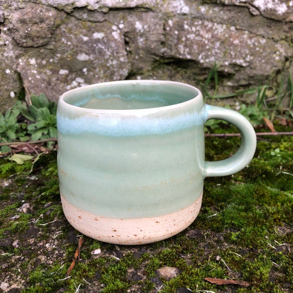 Keramik Kaffee Becher mit Henkel handgemacht Salbei-Grün natura Stil minimalistisch große Tasse 250 ml für Tee/Milchkaffee/Cappuccino/Kakao