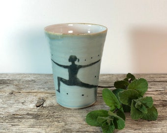 handmade ceramic mug, straight shape, turquoise/mint with yoga motif//250 ml, for tea/coffee/smoothies//sustainable//yoga gift