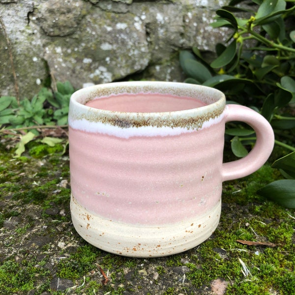 Keramik Kaffee Becher mit Henkel handgemacht rosé-matt, natura Stil minimalistisch große Tasse 250 ml für Tee/Milchkaffee/Cappuccino/Kakao