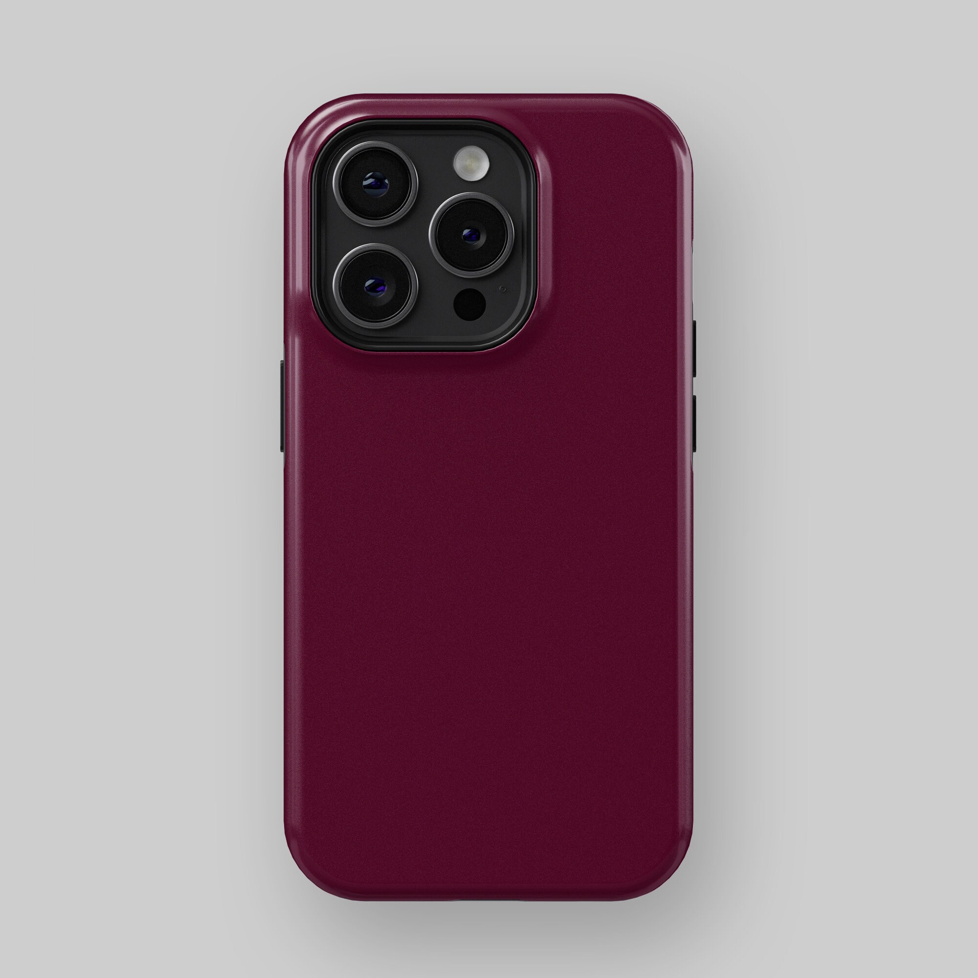 ボルドーカラーの赤い光沢のある頑丈なスマホケース。iPhone 17 Pro