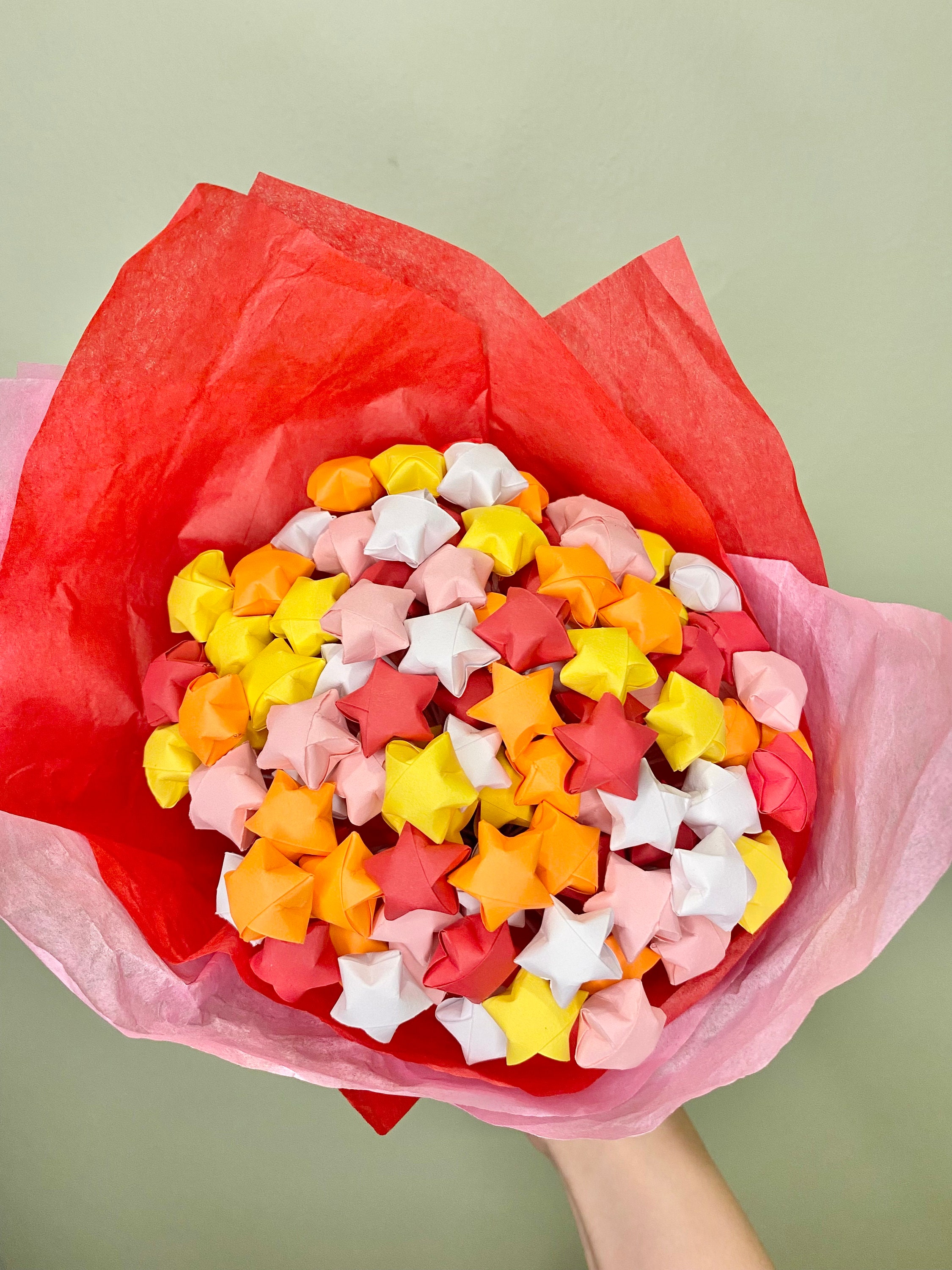 What would a “paper star flower bouquet” looks like? 💫💐☺️ #diy #gift