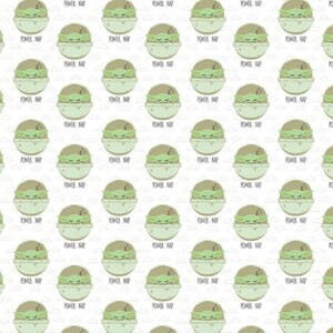 K&ouml;nnte beinhalten: Ein sich wiederholendes Muster eines gr&uuml;nen Au&szlig;erirdischen, der in einem braunen Pod schl&auml;ft, mit dem Text "POWER NAP", der sich &uuml;ber das gesamte Muster wiederholt.