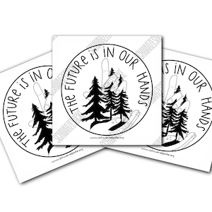 Könnte beinhalten: Drei schwarz-weiße Aufkleber mit einem kreisförmigen Design. Der Kreis enthält eine Hand, die drei Bäume hält, und den Text "The Future is in Our Hands".