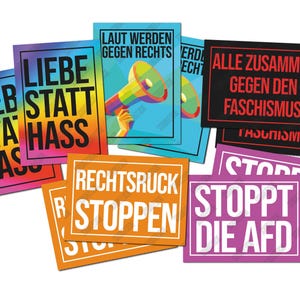 Könnte beinhalten: Ein Set aus neun bunten Aufklebern mit Botschaften auf Deutsch, darunter "Liebe statt Hass", "Rechtsruck Stoppen" und "Stoppt die AfD".