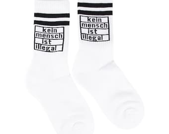 Socken: Kein Mensch ist Illegal (weiß)