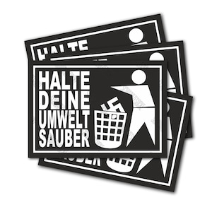 Könnte beinhalten: Ein Stapel schwarzer und weißer Aufkleber mit dem Text "HALTE DEINE UMWELT SAUBER" und einer Strichmännchenfigur, die Müll in einen Mülleimer wirft.