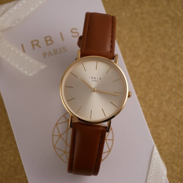 Brown leather watch for women with discreet and elegant interchangeable strap