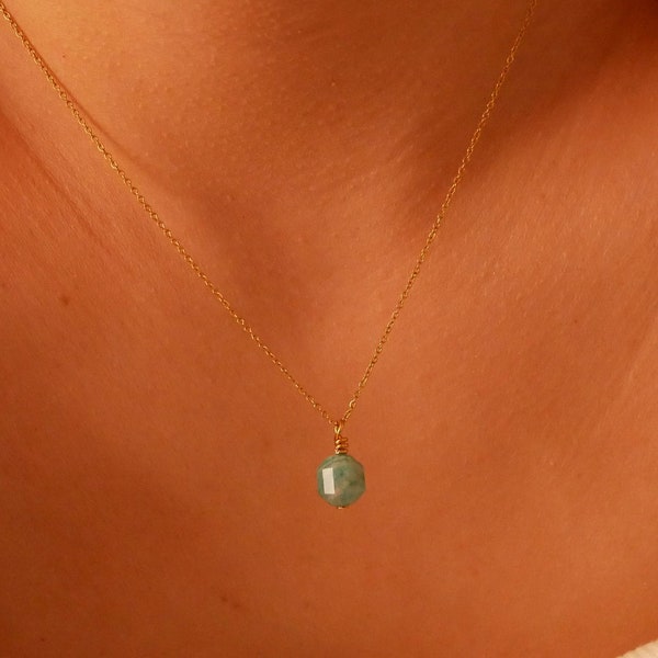 Collier plaqué or avec pierre naturelle tendance Amazonite