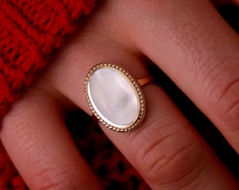 Gold-plated ring with oval natural mother-of-pearl stone