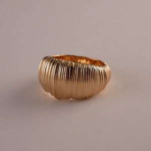 Grosse Bague Vintage Dorée – Bijou Fantaisie Rétro – Accessoire Tendance