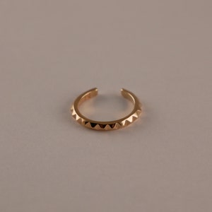 Bague d'oreille ear cuff plaqué or style couronne